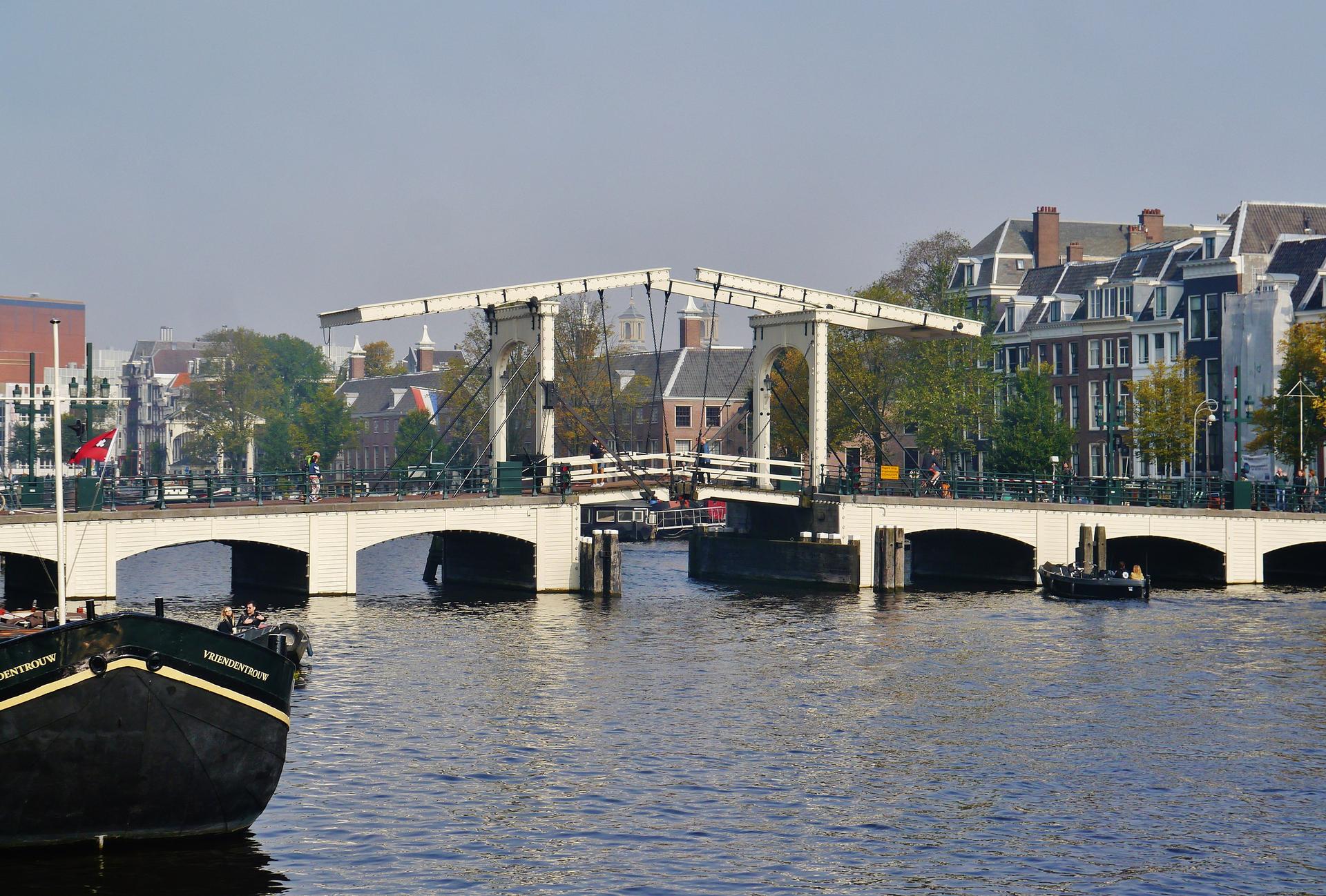 Άμστερνταμ Κοκαλιάρα Γέφυρα & Ποταμός Άμστελ