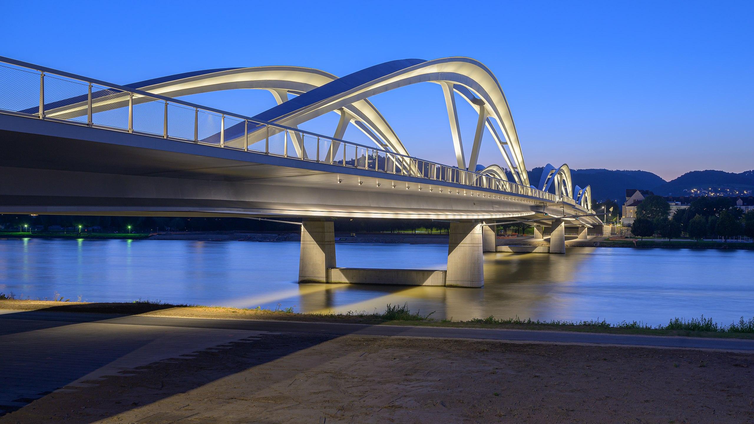 Λιντς - Νέα Σιδηροδρομική Γέφυρα του Λιντςe5f