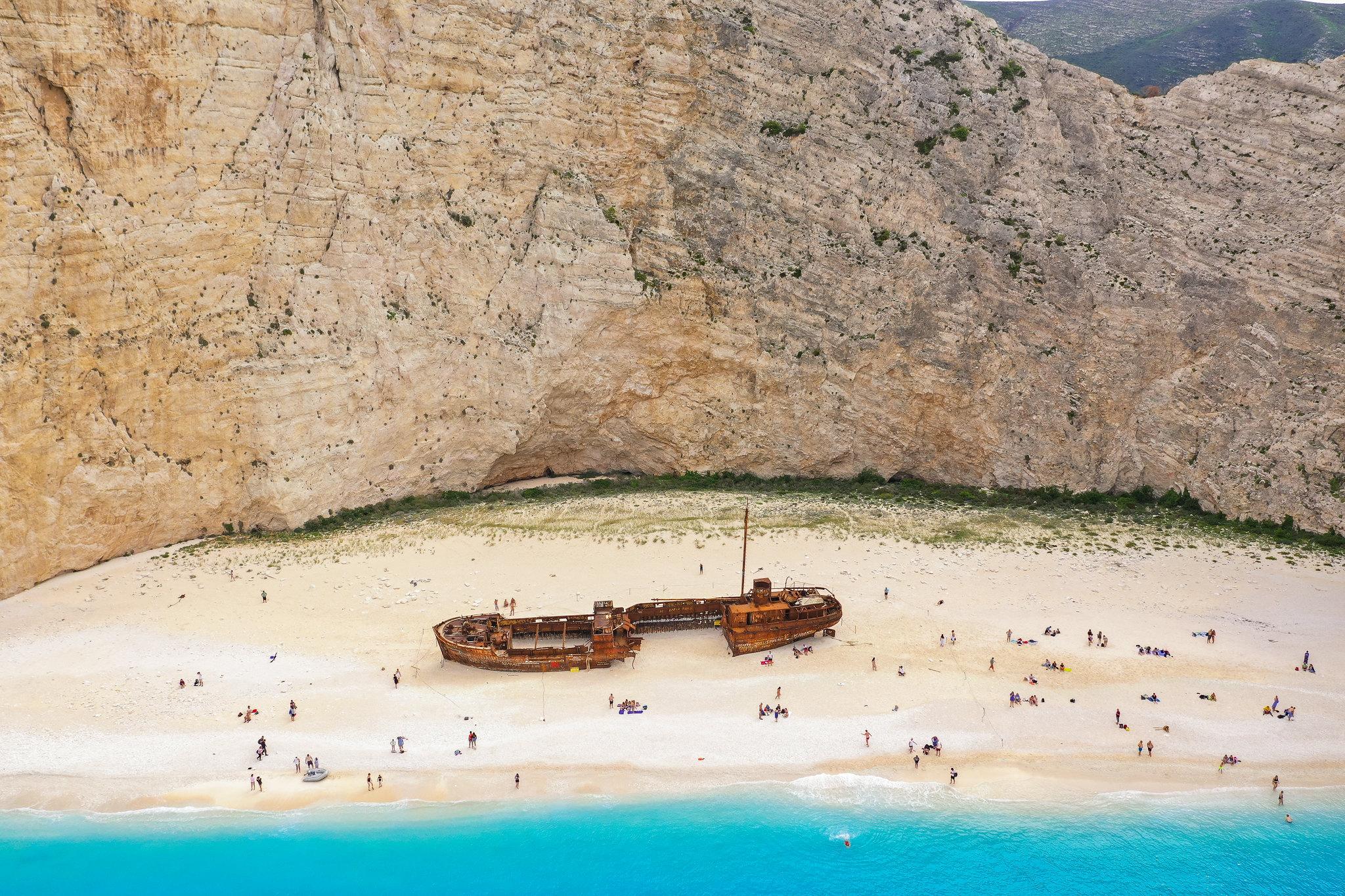 Ο ιερός ναός του Αγίου Διονυσίου και το μοναστήρι Στροφάδες ζάκυνθοσ παραλίεσ