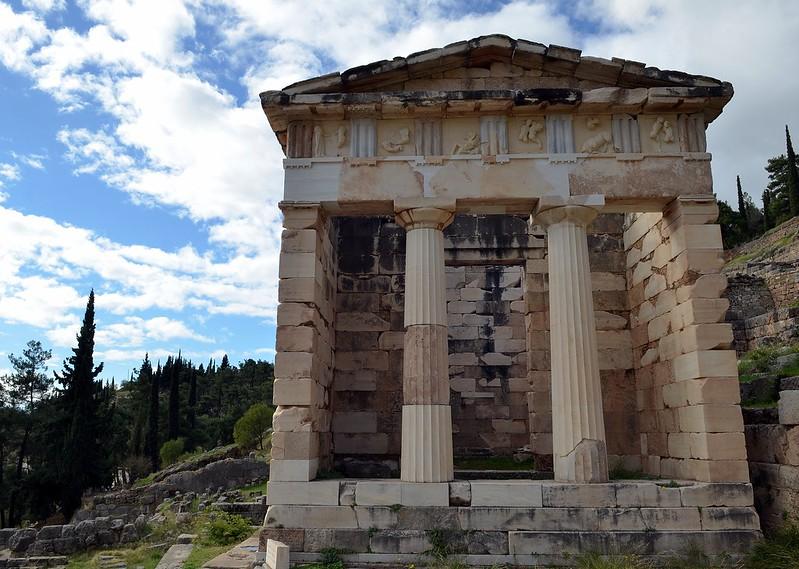 Δελφοί - Θησαυρός των Αθηναίωνc8b