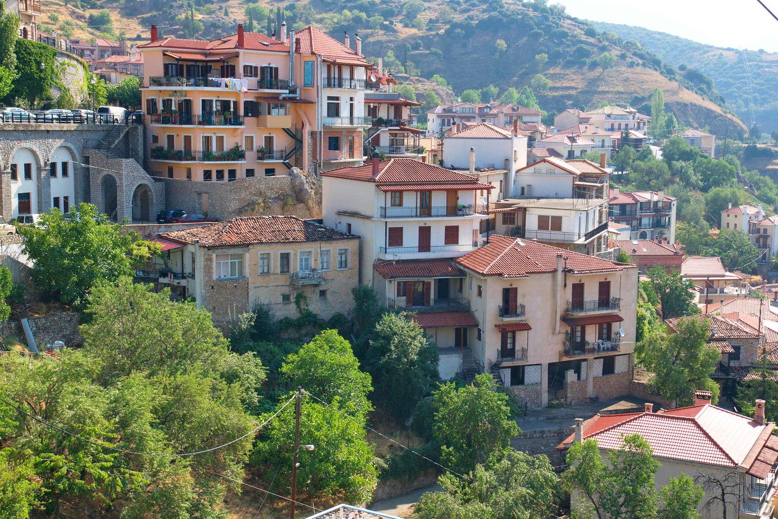 Αξιοθέατο Αράχωβα Περιήγηση στον Οικισμό