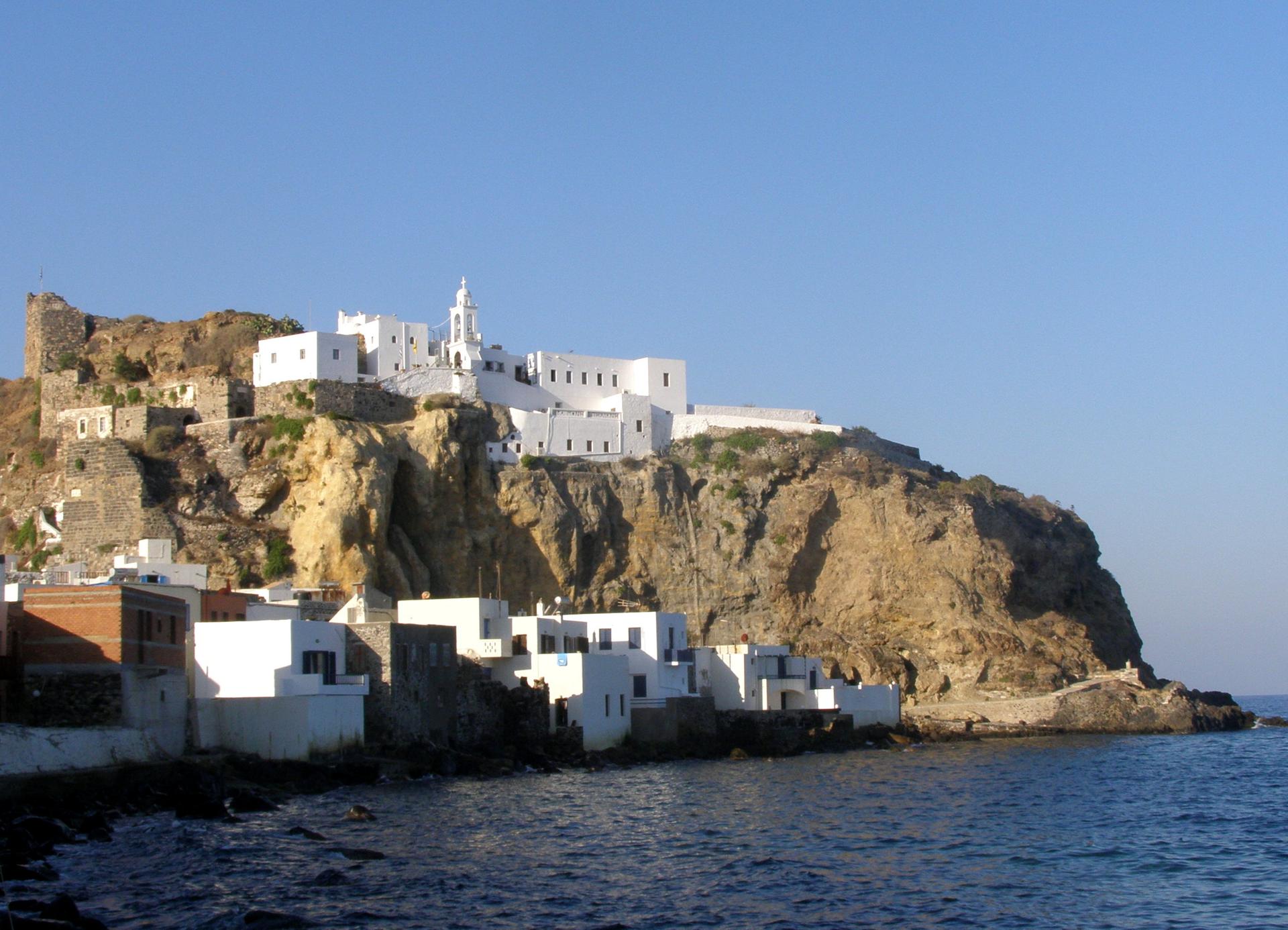 Αξιοθέατο Νίσυρος Εκκλησίες και Μοναστήρια στη Νίσυρο