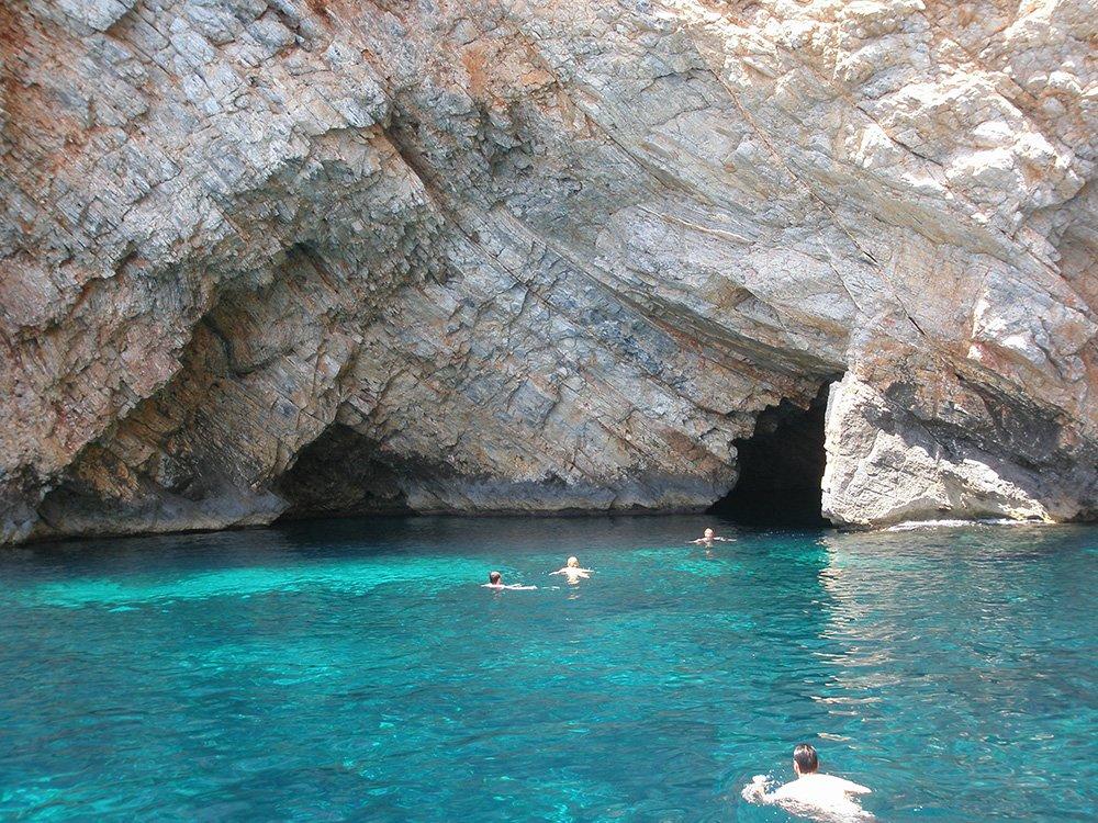Αξιοθέατο Σκύρος Σπηλιές της Σκύρου