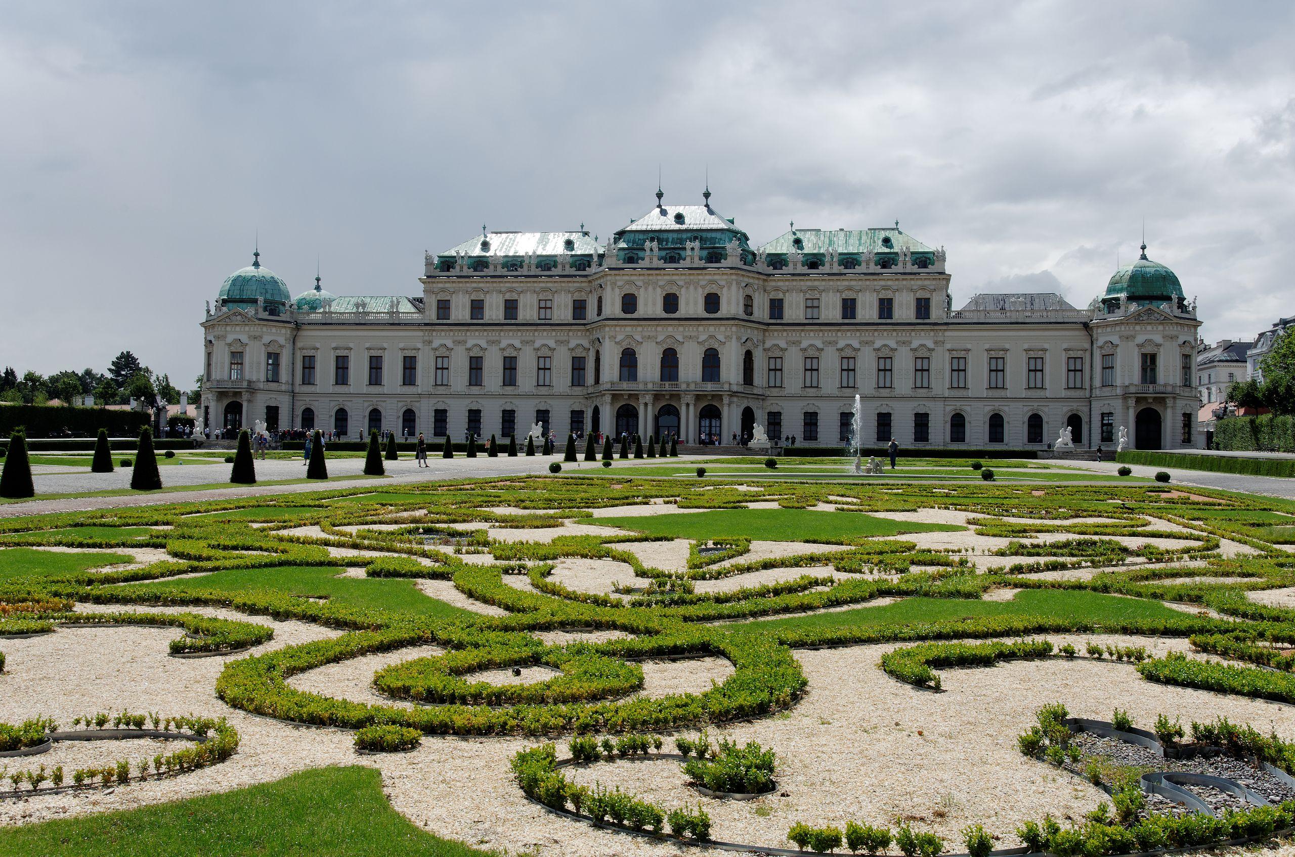Οι κήποι και το επιβλητικό ανάκτορο Μπελβεντέρε της Βιέννης