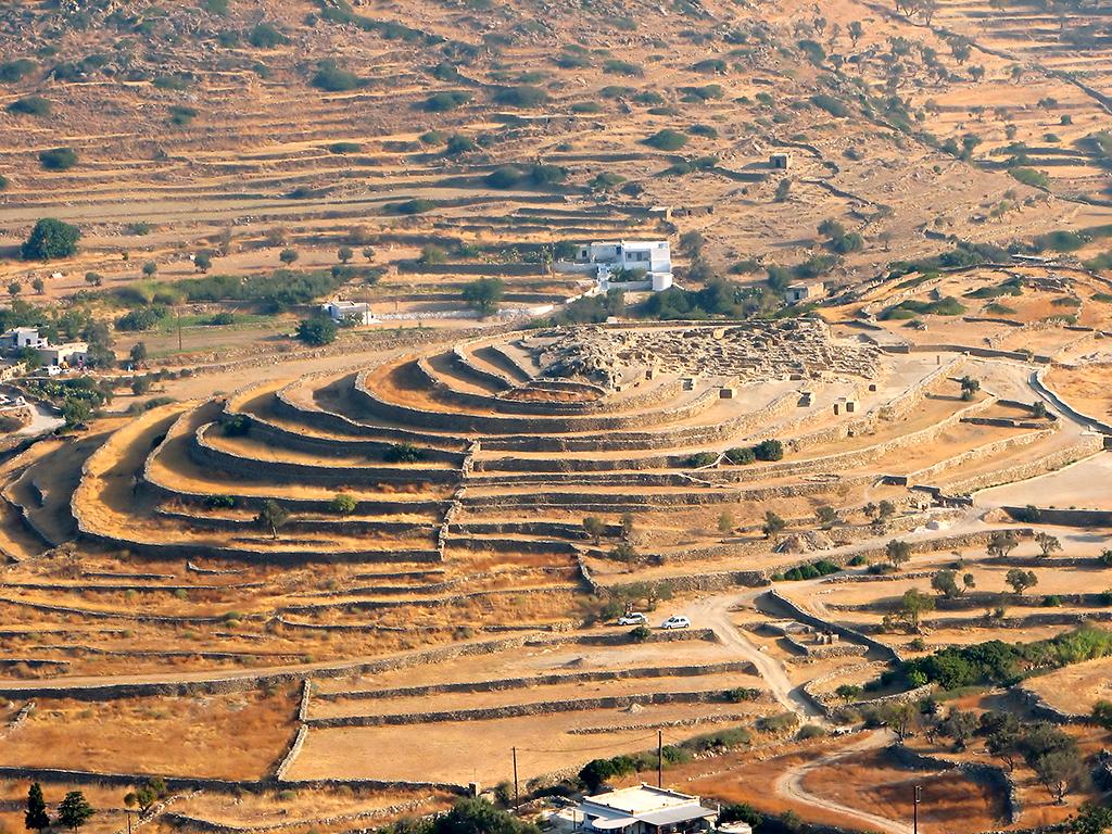 Πανοραμική φωτογραφία της πρωτεύουσας της Ίου ξενοδοχεια ιοσ χωρα
