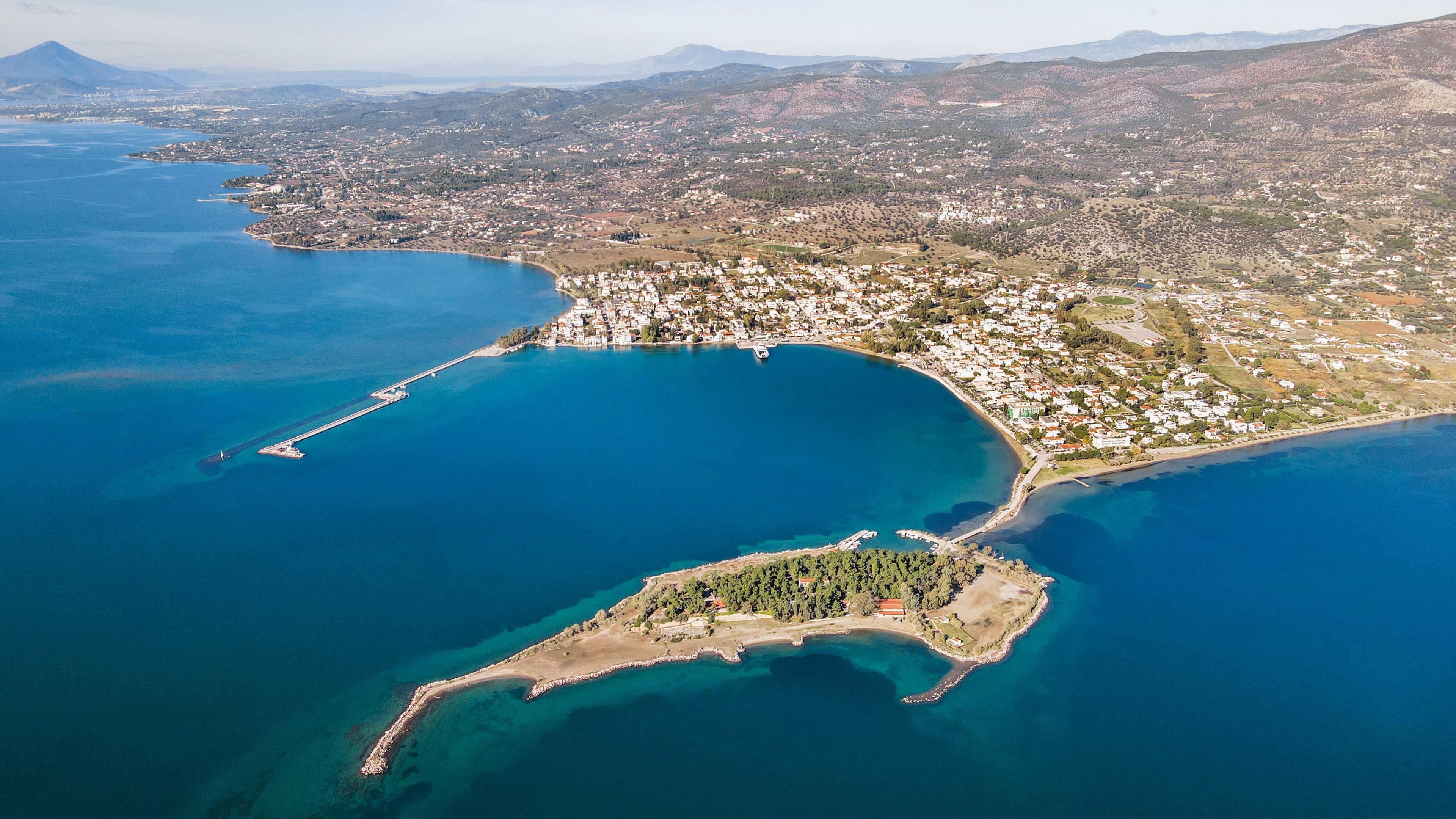 Αεροφωτογραφία με την ερετρια, το λιμάνι και το Πεζονήσι ή Νησί των Ονείρων 