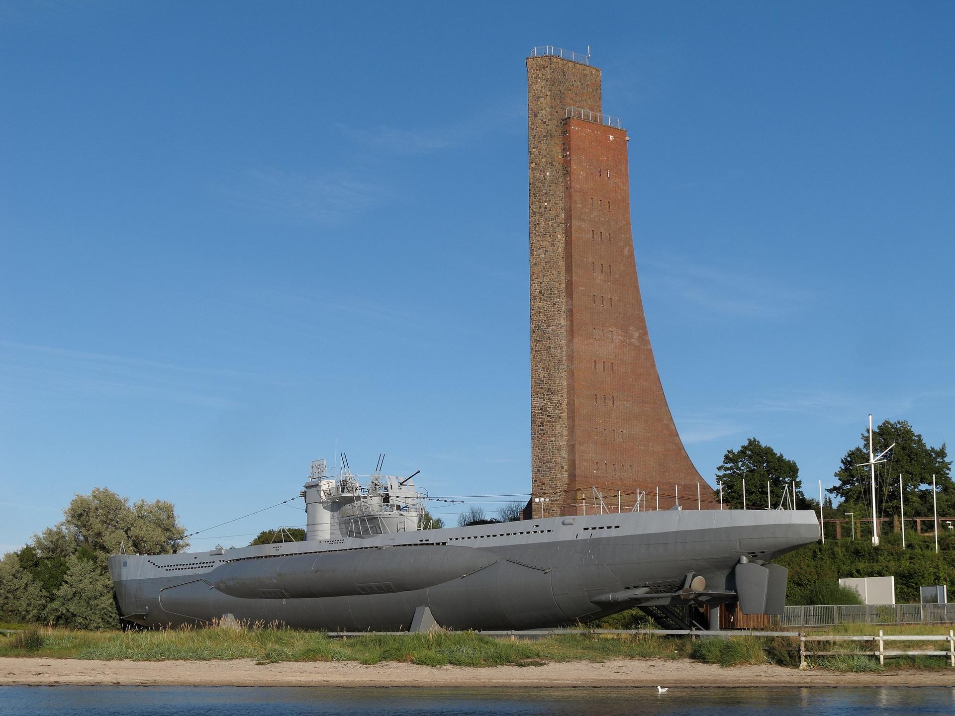 Κίελο Ναυτικό Μνημείο στο Λαμπού