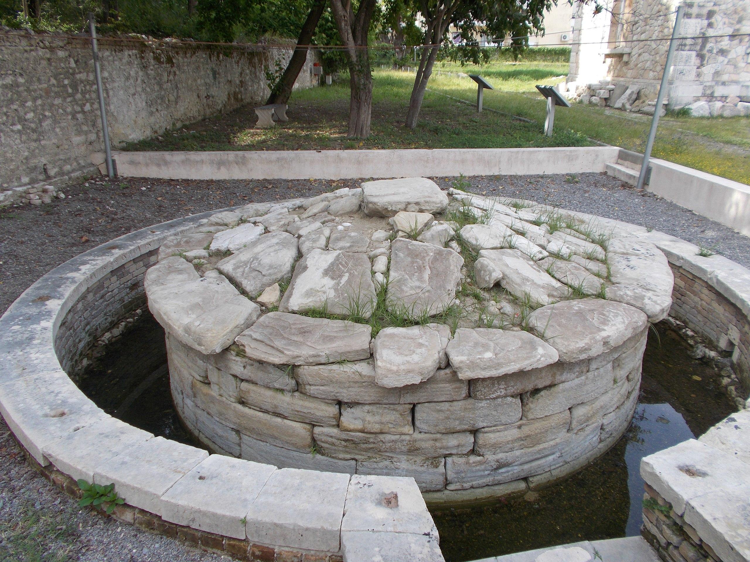 Κέρκυρα - Μνημείο του Μενεκράτηcca