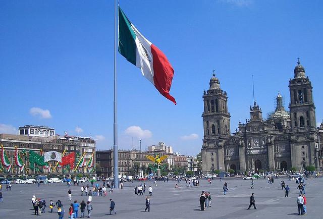 Πλατεία Συντάγματος της Πόλης του Μεξικό - Ζόκαλο